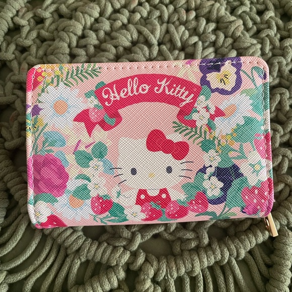 Sanrio Hello Kitty Floral Wallet - Picture 1 of 6